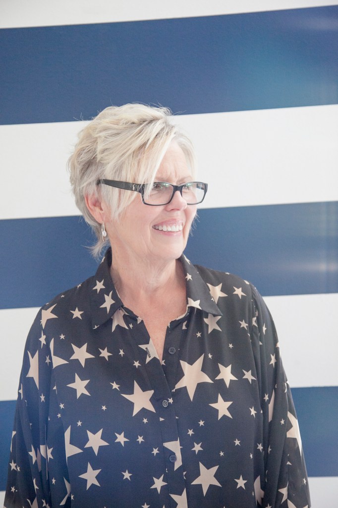 The Navy and white wall is such a wonderful focal point in Vickie's house.