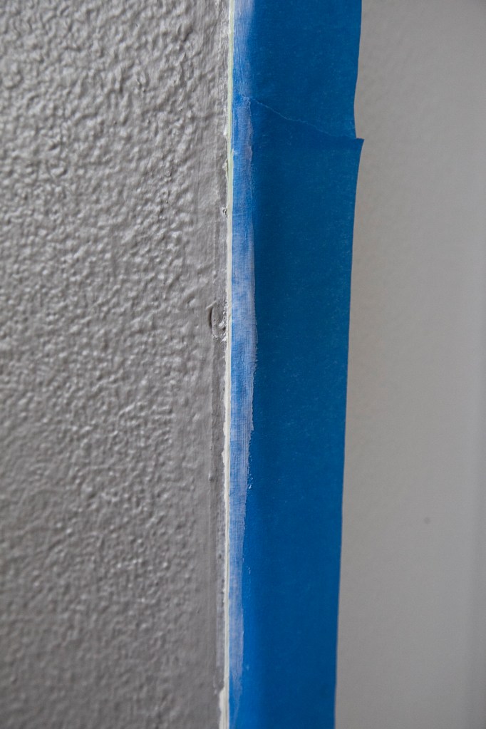 You can see the small line between the two colors. 