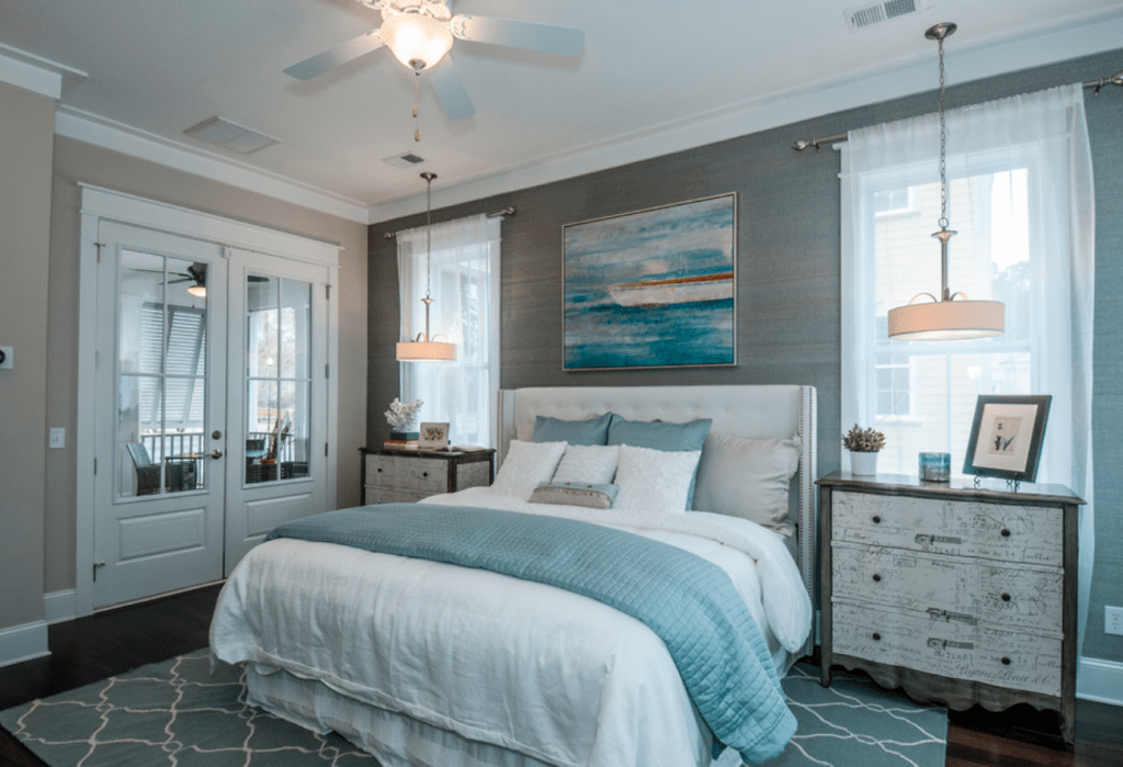 I love the colors in this room. To me, it's paradise. I'm thinking about wallpapering the wall behind my bed to something like this. It's really beautiful and I'm really tired of the brown wall behind my bed. Before we put the house on the market that wall was on the to-do list.