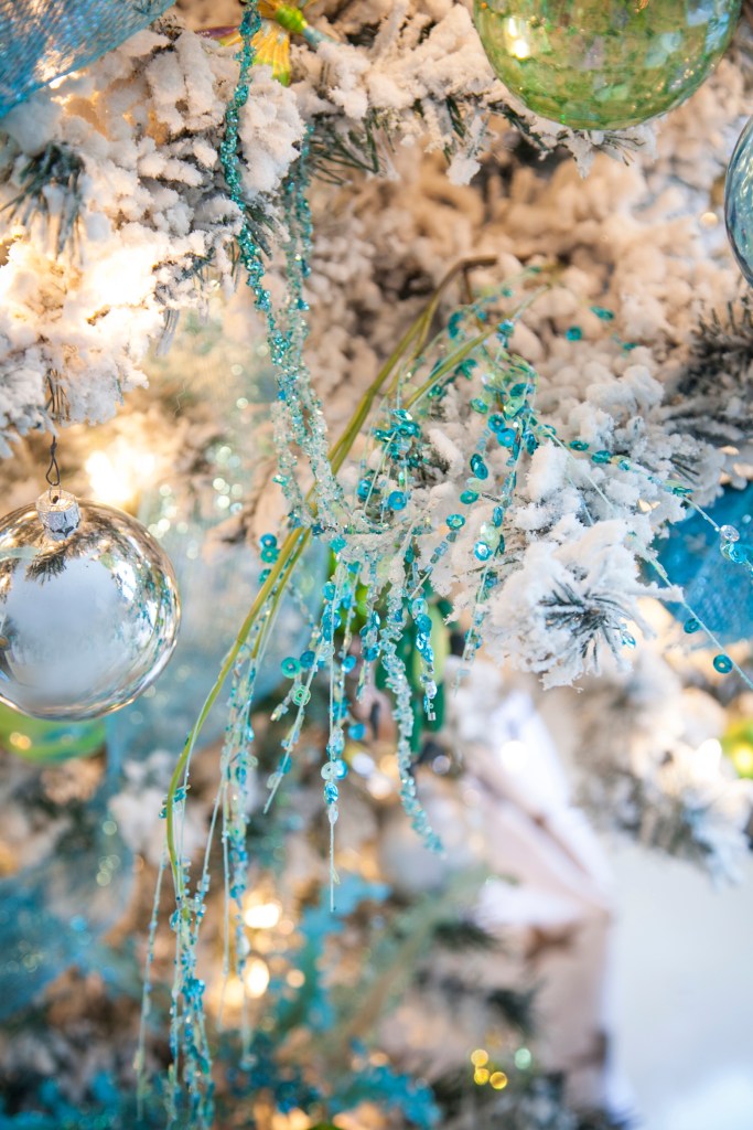 I like different textures too, like these hanging things. 