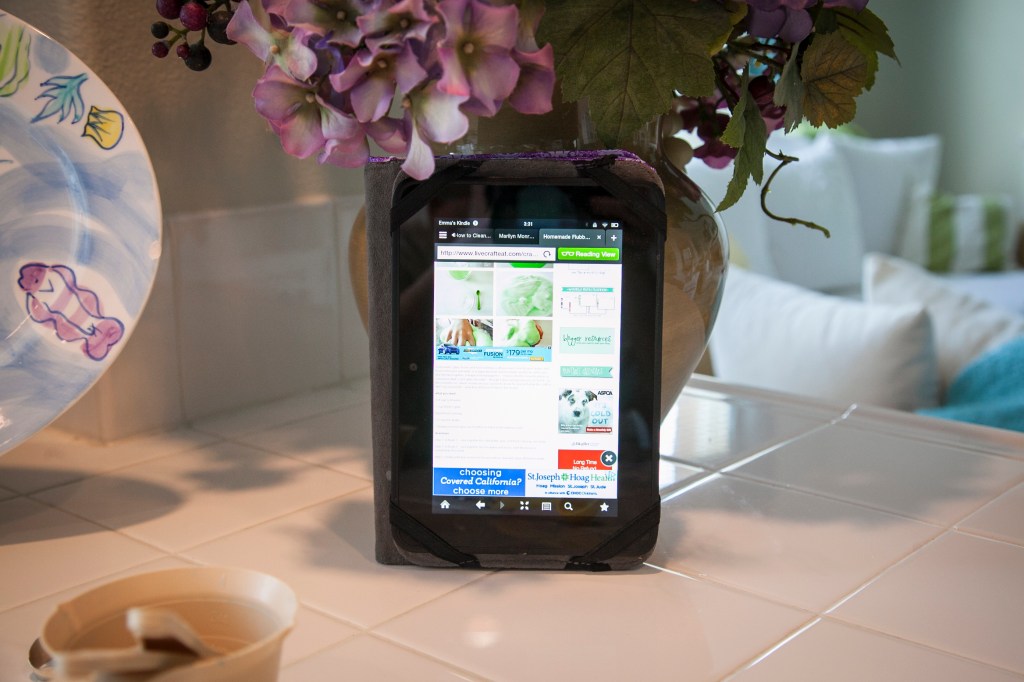 Emma set up her Kindle with the post and instructions.