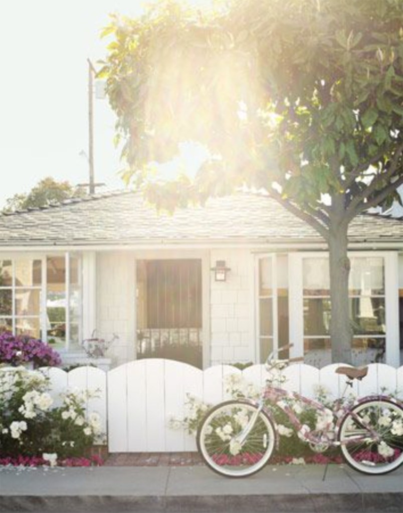 I just love so much about this image. The light, the fence, the bike. don;t you just want to cruise down to the beach on your beach cruiser? I say, YES! http://www.housebeautiful.com/decorating/beach-house-decorating-ideas-0710